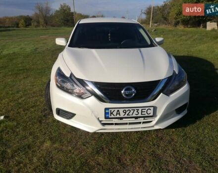 Белый Ниссан Альтима, объемом двигателя 0 л и пробегом 180 тыс. км за 12500 $, фото 3 на Automoto.ua