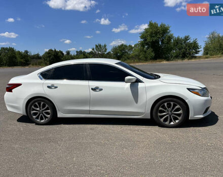 Білий Ніссан Альтіма, об'ємом двигуна 2.49 л та пробігом 192 тис. км за 10200 $, фото 27 на Automoto.ua