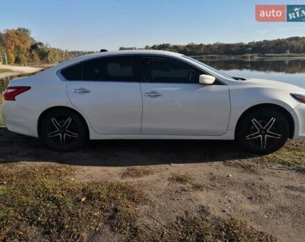 Белый Ниссан Альтима, объемом двигателя 0 л и пробегом 180 тыс. км за 12500 $, фото 9 на Automoto.ua
