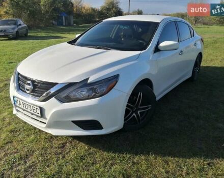 Белый Ниссан Альтима, объемом двигателя 0 л и пробегом 180 тыс. км за 12500 $, фото 18 на Automoto.ua
