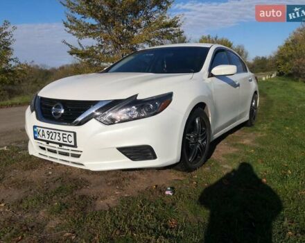 Белый Ниссан Альтима, объемом двигателя 0 л и пробегом 180 тыс. км за 12500 $, фото 2 на Automoto.ua