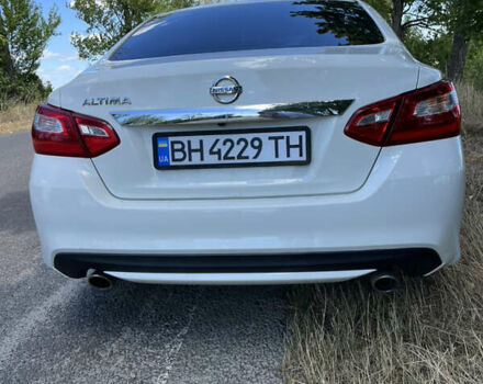 Білий Ніссан Альтіма, об'ємом двигуна 2.49 л та пробігом 192 тис. км за 10200 $, фото 6 на Automoto.ua