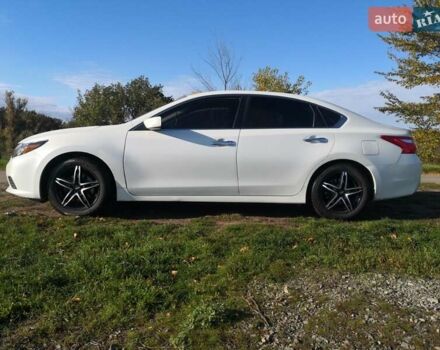 Белый Ниссан Альтима, объемом двигателя 0 л и пробегом 180 тыс. км за 12500 $, фото 12 на Automoto.ua