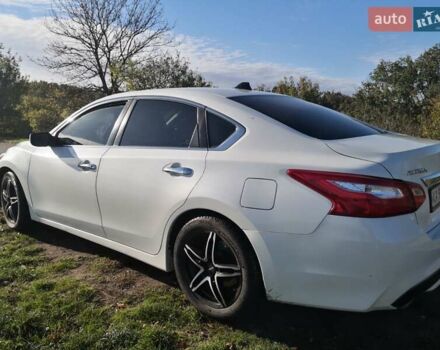 Белый Ниссан Альтима, объемом двигателя 0 л и пробегом 180 тыс. км за 12500 $, фото 5 на Automoto.ua