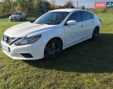 Белый Ниссан Альтима, объемом двигателя 0 л и пробегом 180 тыс. км за 12500 $, фото 19 на Automoto.ua