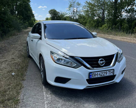 Білий Ніссан Альтіма, об'ємом двигуна 2.49 л та пробігом 192 тис. км за 10200 $, фото 1 на Automoto.ua