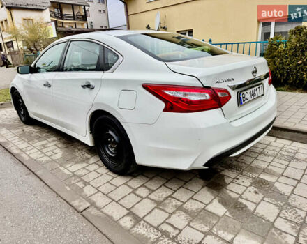 Білий Ніссан Альтіма, об'ємом двигуна 2.49 л та пробігом 190 тис. км за 8200 $, фото 3 на Automoto.ua