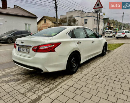 Белый Ниссан Альтима, объемом двигателя 2.5 л и пробегом 190 тыс. км за 8000 $, фото 9 на Automoto.ua