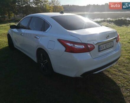 Белый Ниссан Альтима, объемом двигателя 0 л и пробегом 180 тыс. км за 12500 $, фото 21 на Automoto.ua