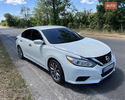 Білий Ніссан Альтіма, об'ємом двигуна 2.49 л та пробігом 192 тис. км за 10200 $, фото 4 на Automoto.ua