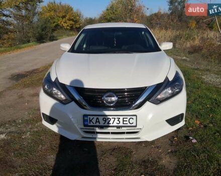 Белый Ниссан Альтима, объемом двигателя 0 л и пробегом 180 тыс. км за 12500 $, фото 1 на Automoto.ua