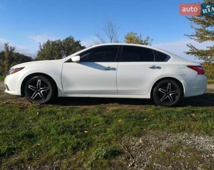 Белый Ниссан Альтима, объемом двигателя 0 л и пробегом 180 тыс. км за 12500 $, фото 13 на Automoto.ua