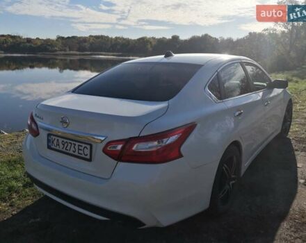 Белый Ниссан Альтима, объемом двигателя 0 л и пробегом 180 тыс. км за 12500 $, фото 7 на Automoto.ua