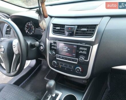 Белый Ниссан Альтима, объемом двигателя 2.5 л и пробегом 180 тыс. км за 12500 $, фото 3 на Automoto.ua