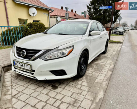 Белый Ниссан Альтима, объемом двигателя 2.5 л и пробегом 190 тыс. км за 8000 $, фото 10 на Automoto.ua