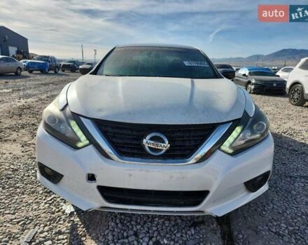 Білий Ніссан Альтіма, об'ємом двигуна 2.49 л та пробігом 164 тис. км за 1600 $, фото 4 на Automoto.ua