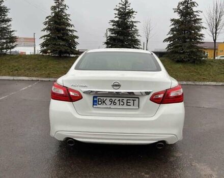 Белый Ниссан Альтима, объемом двигателя 2.49 л и пробегом 181 тыс. км за 12500 $, фото 12 на Automoto.ua