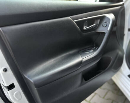 Белый Ниссан Альтима, объемом двигателя 2.49 л и пробегом 156 тыс. км за 10299 $, фото 14 на Automoto.ua