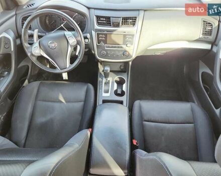 Білий Ніссан Альтіма, об'ємом двигуна 2.49 л та пробігом 164 тис. км за 1600 $, фото 6 на Automoto.ua