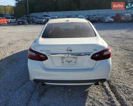 Белый Ниссан Альтима, объемом двигателя 2.49 л и пробегом 153 тыс. км за 1800 $, фото 5 на Automoto.ua
