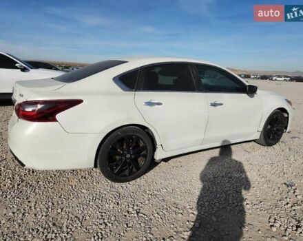 Білий Ніссан Альтіма, об'ємом двигуна 2.49 л та пробігом 164 тис. км за 1600 $, фото 3 на Automoto.ua