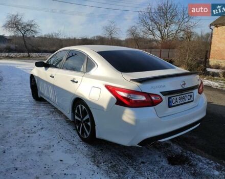 Білий Ніссан Альтіма, об'ємом двигуна 2.5 л та пробігом 135 тис. км за 12000 $, фото 1 на Automoto.ua