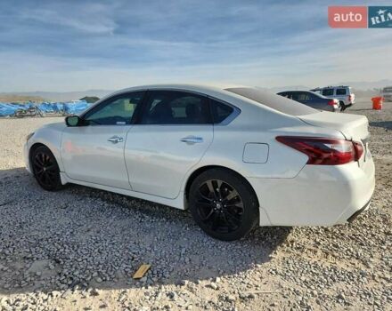 Білий Ніссан Альтіма, об'ємом двигуна 2.49 л та пробігом 164 тис. км за 1600 $, фото 2 на Automoto.ua