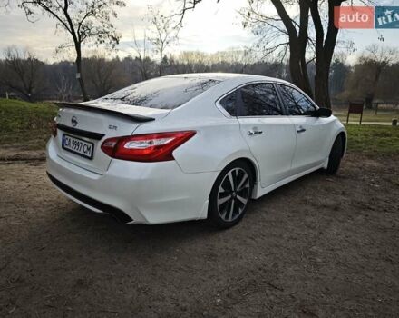 Білий Ніссан Альтіма, об'ємом двигуна 2.49 л та пробігом 151 тис. км за 12000 $, фото 9 на Automoto.ua