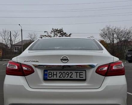 Белый Ниссан Альтима, объемом двигателя 2.5 л и пробегом 75 тыс. км за 11999 $, фото 6 на Automoto.ua