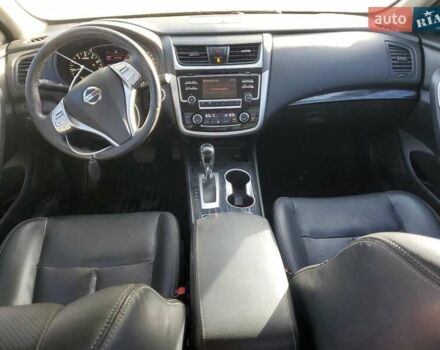 Белый Ниссан Альтима, объемом двигателя 2.49 л и пробегом 153 тыс. км за 1800 $, фото 6 на Automoto.ua