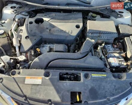 Білий Ніссан Альтіма, об'ємом двигуна 2.49 л та пробігом 164 тис. км за 1600 $, фото 10 на Automoto.ua