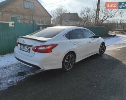 Білий Ніссан Альтіма, об'ємом двигуна 2.5 л та пробігом 135 тис. км за 12000 $, фото 7 на Automoto.ua