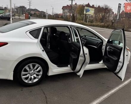 Белый Ниссан Альтима, объемом двигателя 2.5 л и пробегом 75 тыс. км за 11999 $, фото 1 на Automoto.ua