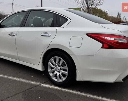 Белый Ниссан Альтима, объемом двигателя 2.5 л и пробегом 75 тыс. км за 11999 $, фото 5 на Automoto.ua