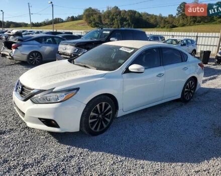 Белый Ниссан Альтима, объемом двигателя 2.49 л и пробегом 153 тыс. км за 1800 $, фото 1 на Automoto.ua