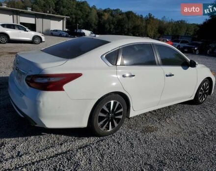 Белый Ниссан Альтима, объемом двигателя 2.49 л и пробегом 153 тыс. км за 1800 $, фото 3 на Automoto.ua