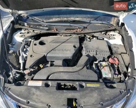 Белый Ниссан Альтима, объемом двигателя 2.49 л и пробегом 153 тыс. км за 1800 $, фото 10 на Automoto.ua