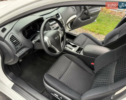 Білий Ніссан Альтіма, об'ємом двигуна 2.49 л та пробігом 87 тис. км за 10300 $, фото 13 на Automoto.ua