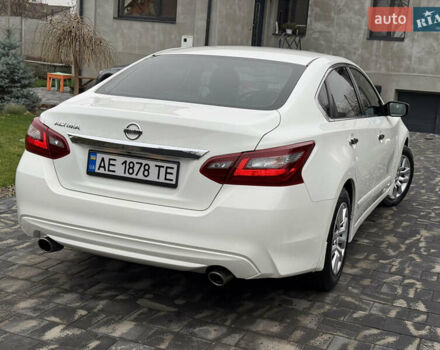 Білий Ніссан Альтіма, об'ємом двигуна 2.49 л та пробігом 87 тис. км за 10300 $, фото 2 на Automoto.ua