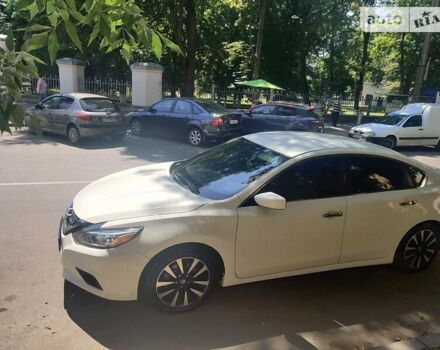 Белый Ниссан Альтима, объемом двигателя 2.5 л и пробегом 170 тыс. км за 13600 $, фото 4 на Automoto.ua