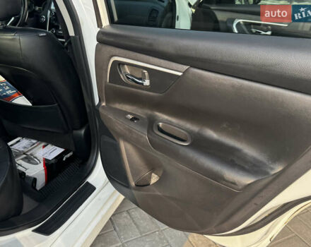 Белый Ниссан Альтима, объемом двигателя 2.5 л и пробегом 133 тыс. км за 11000 $, фото 17 на Automoto.ua