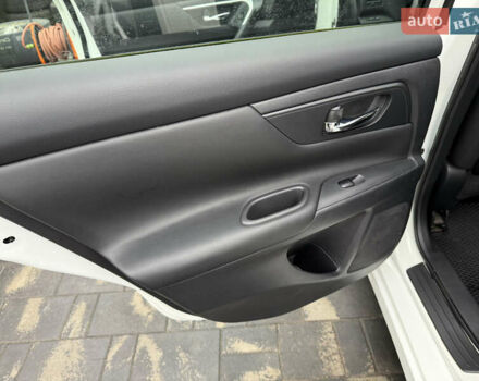 Білий Ніссан Альтіма, об'ємом двигуна 2.49 л та пробігом 87 тис. км за 10300 $, фото 18 на Automoto.ua