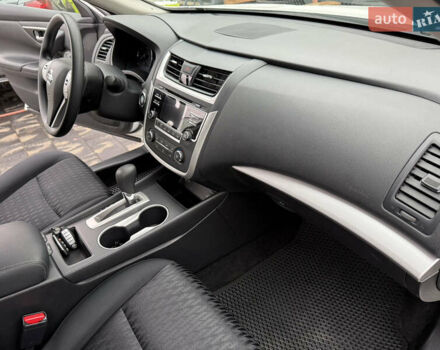 Білий Ніссан Альтіма, об'ємом двигуна 2.49 л та пробігом 87 тис. км за 10300 $, фото 6 на Automoto.ua