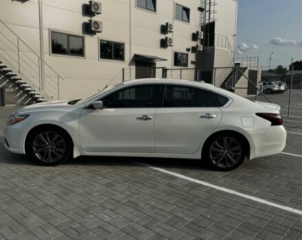 Белый Ниссан Альтима, объемом двигателя 2.5 л и пробегом 133 тыс. км за 11000 $, фото 4 на Automoto.ua