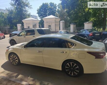 Белый Ниссан Альтима, объемом двигателя 2.5 л и пробегом 170 тыс. км за 13600 $, фото 1 на Automoto.ua