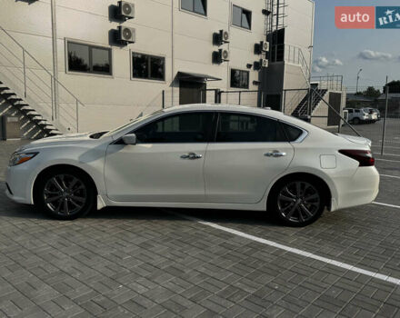 Белый Ниссан Альтима, объемом двигателя 2.5 л и пробегом 133 тыс. км за 11000 $, фото 10 на Automoto.ua