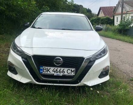 Белый Ниссан Альтима, объемом двигателя 2.49 л и пробегом 70 тыс. км за 17900 $, фото 3 на Automoto.ua