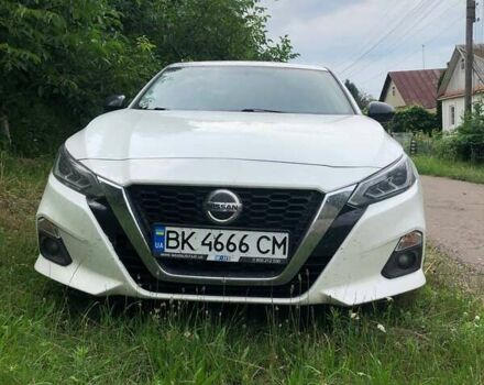 Белый Ниссан Альтима, объемом двигателя 2.49 л и пробегом 70 тыс. км за 17900 $, фото 1 на Automoto.ua
