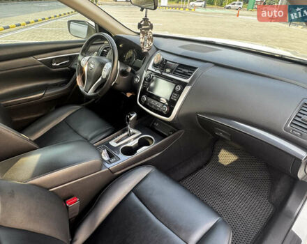 Белый Ниссан Альтима, объемом двигателя 2.5 л и пробегом 133 тыс. км за 11000 $, фото 13 на Automoto.ua