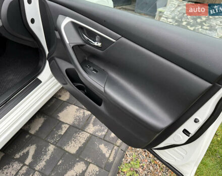 Білий Ніссан Альтіма, об'ємом двигуна 2.49 л та пробігом 87 тис. км за 10300 $, фото 9 на Automoto.ua